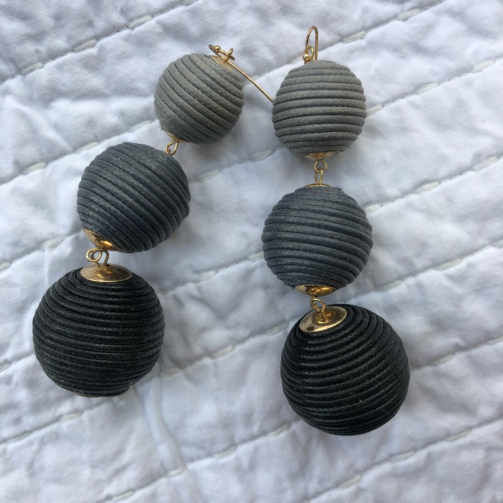 Ombré grey and black drop earrings